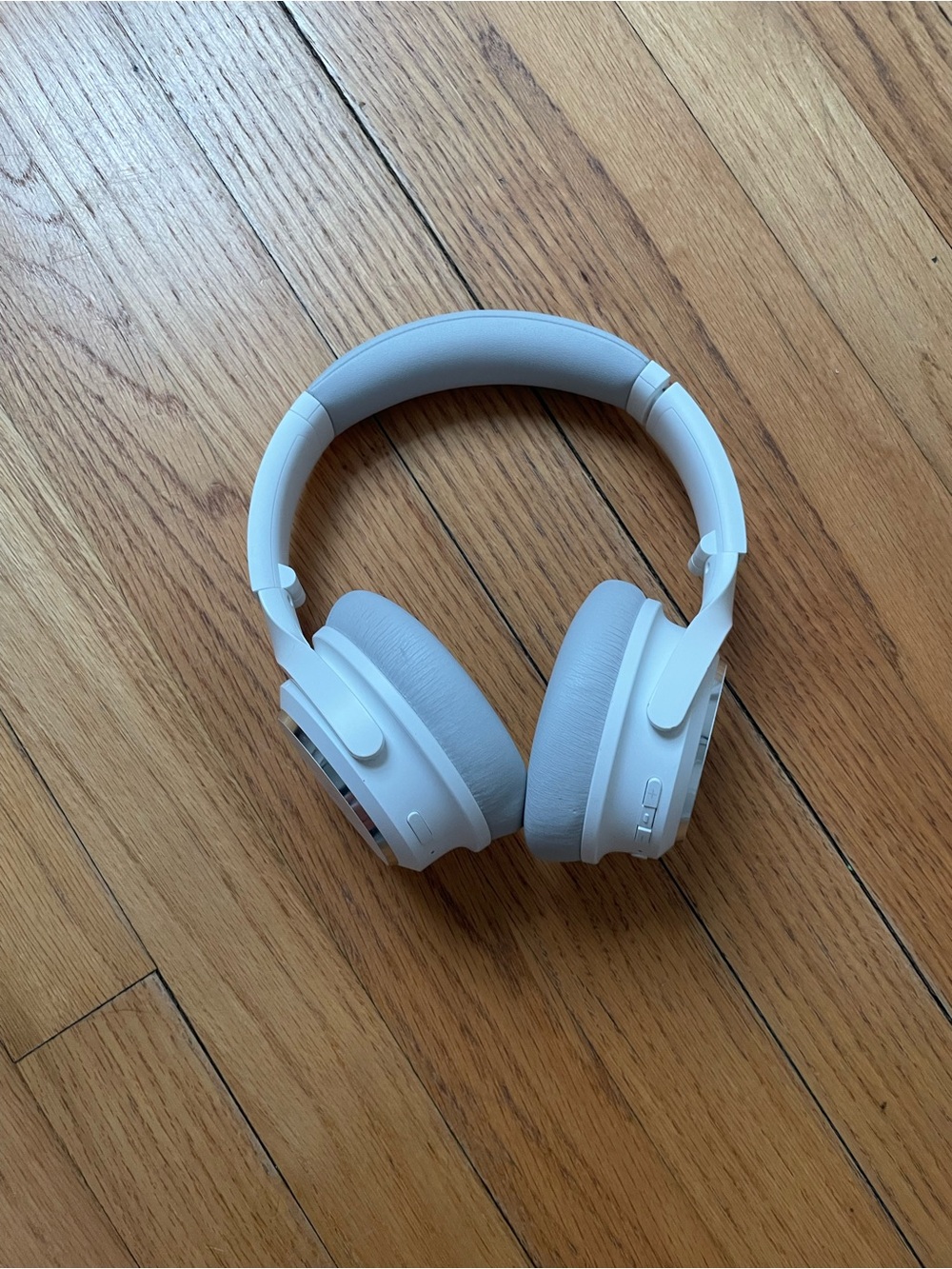 Wyze Noise-Cancelling Headphones Over-Ear Headphones White